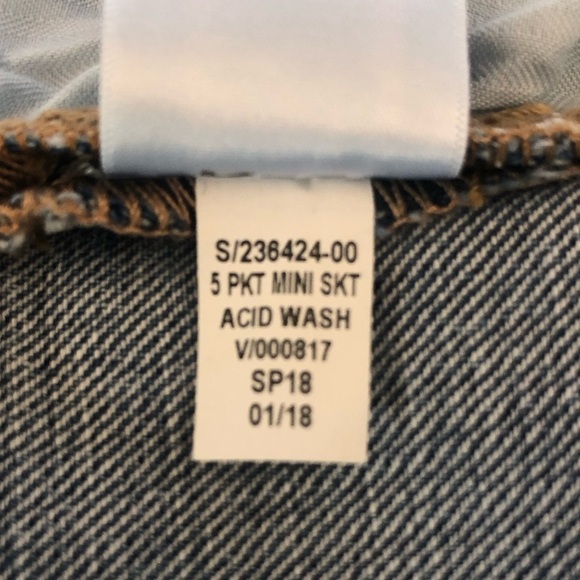 GAP 5 Pocket Mini Skirt in Acid Wash, 25 LN - Picture 7 of 7